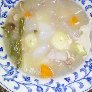 薄味のシチュー風野菜スープ